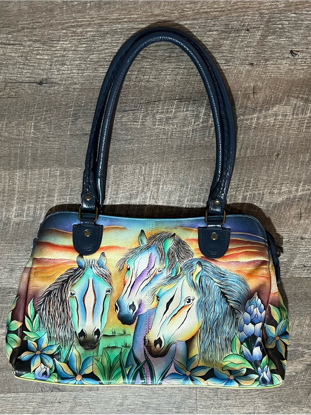 Stunning Anushka triple horse sunset shoulder bag.